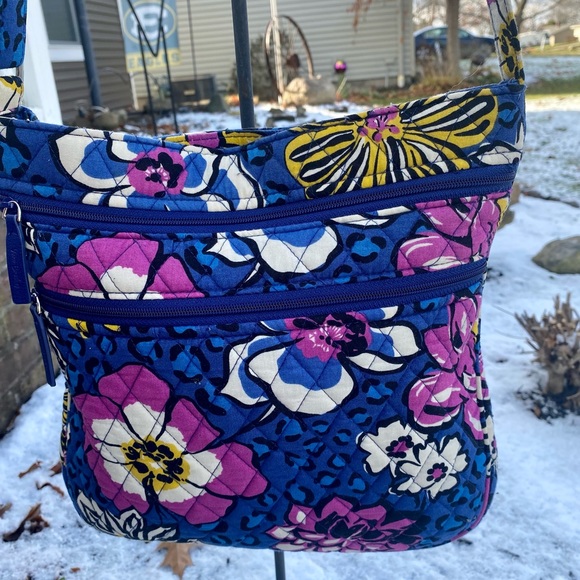 Vera Bradley cross body - Picture 4 of 12